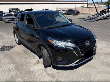  Salvage Nissan Kicks
