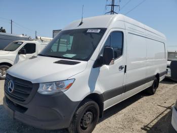  Salvage Mercedes-Benz Sprinter
