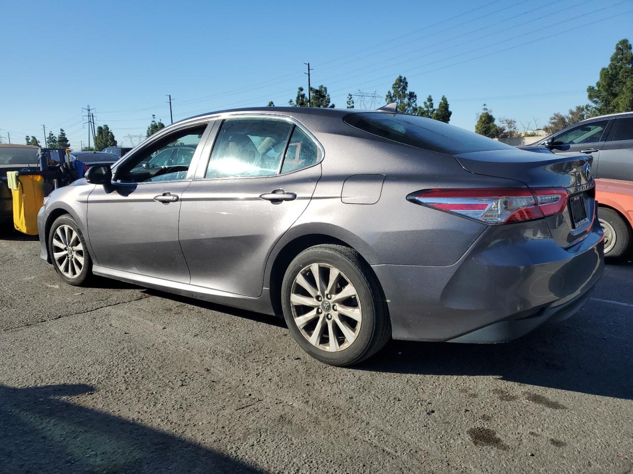 Toyota Camry L Image 2