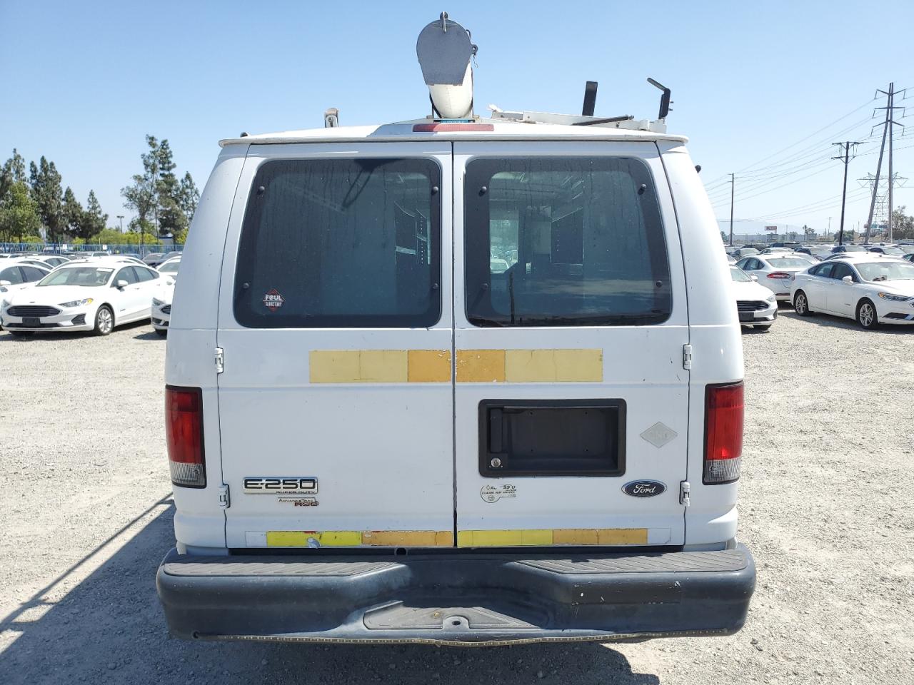 Ford Econoline E250 Van Image 13