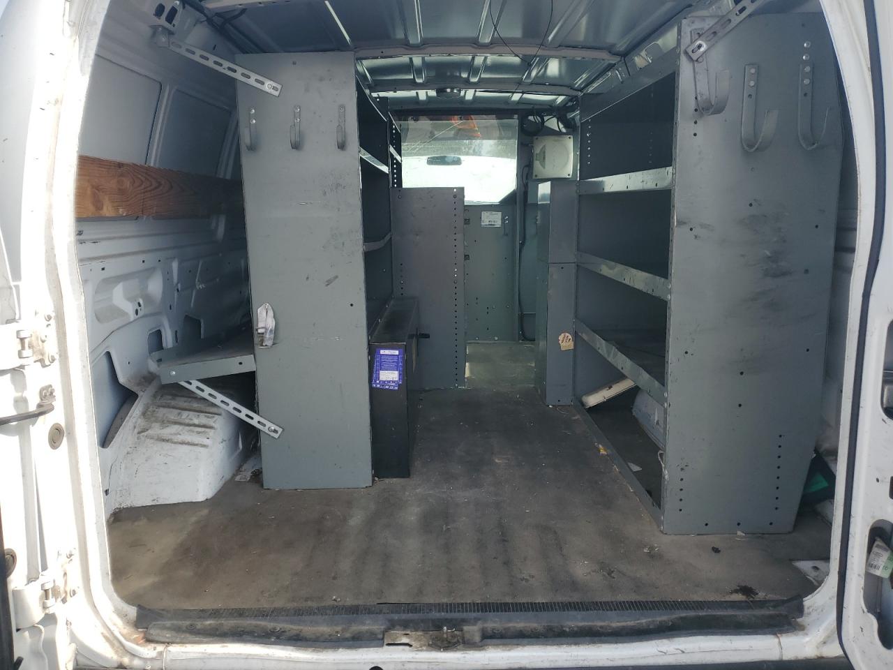 Ford Econoline E250 Van Image 14