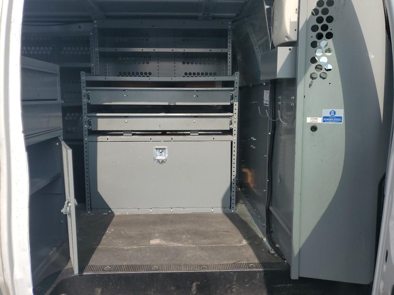 Ford Econoline E250 Van Image 6