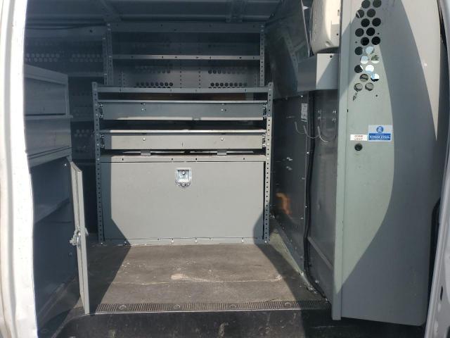 Ford Econoline E250 Van Image 6