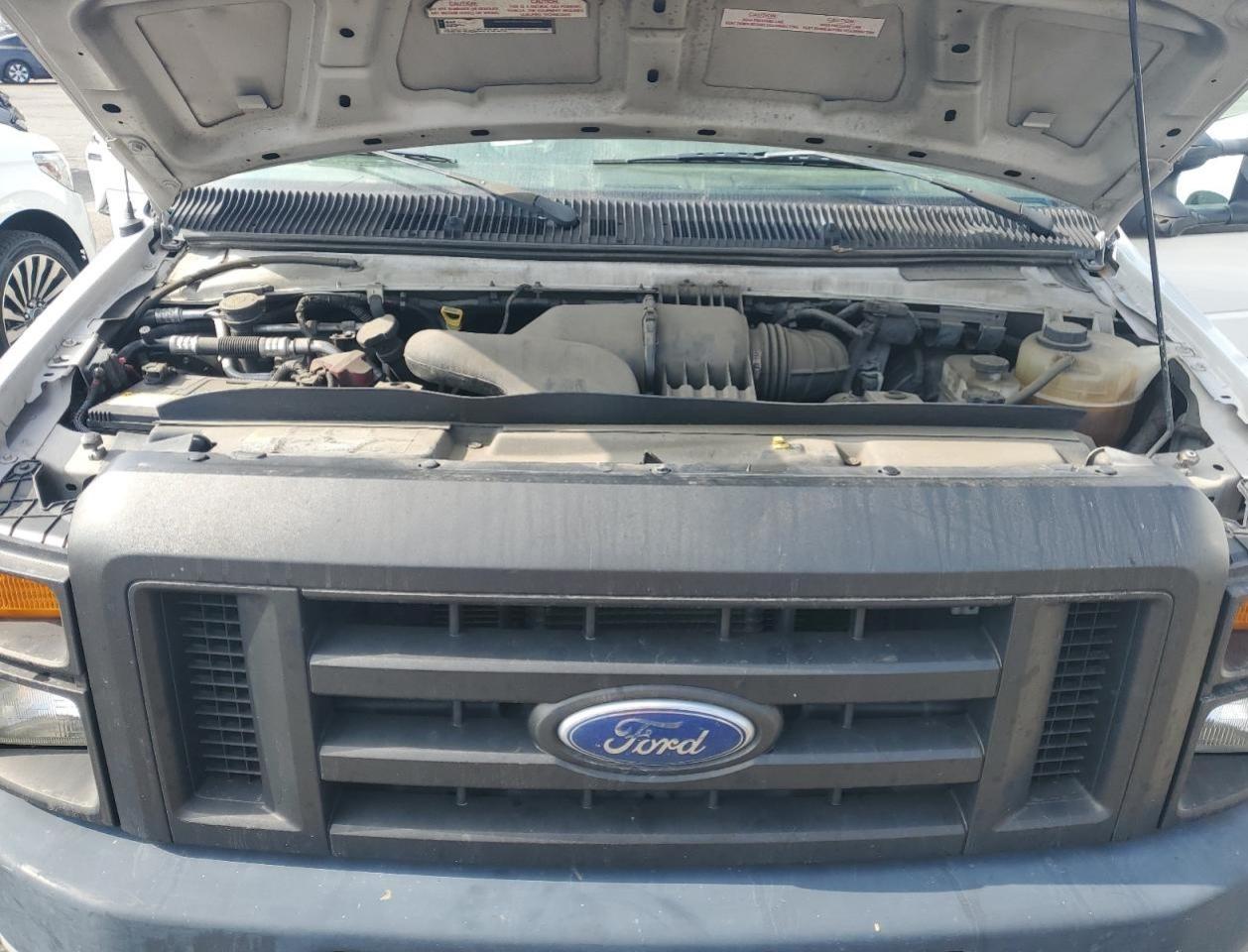 Ford Econoline E250 Van Image 5