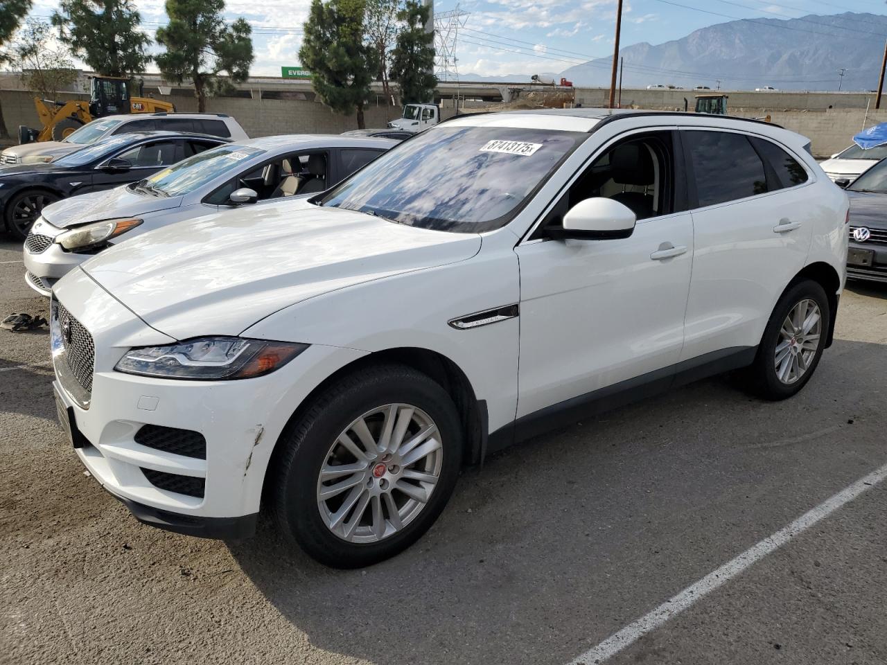 Jaguar F-PACE Prestige Image 1