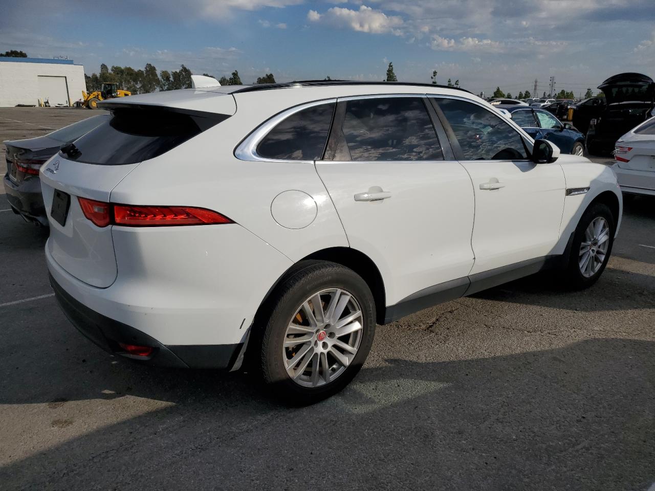 Jaguar F-PACE Prestige Image 2