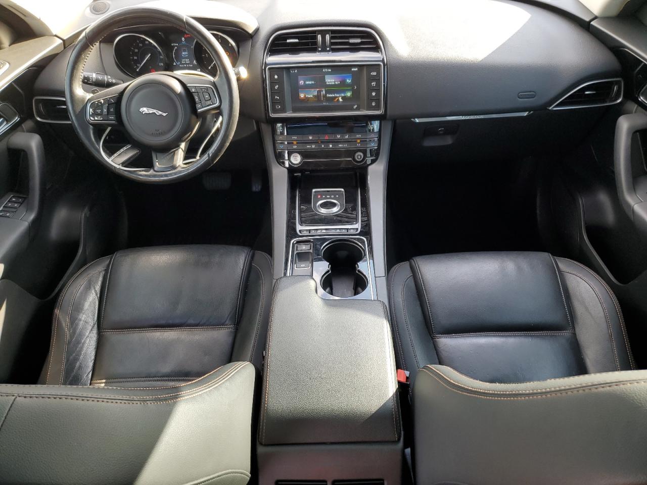 Jaguar F-PACE Prestige Image 3