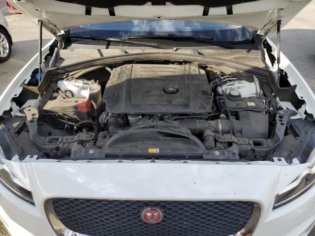 Jaguar F-PACE Prestige Image 8