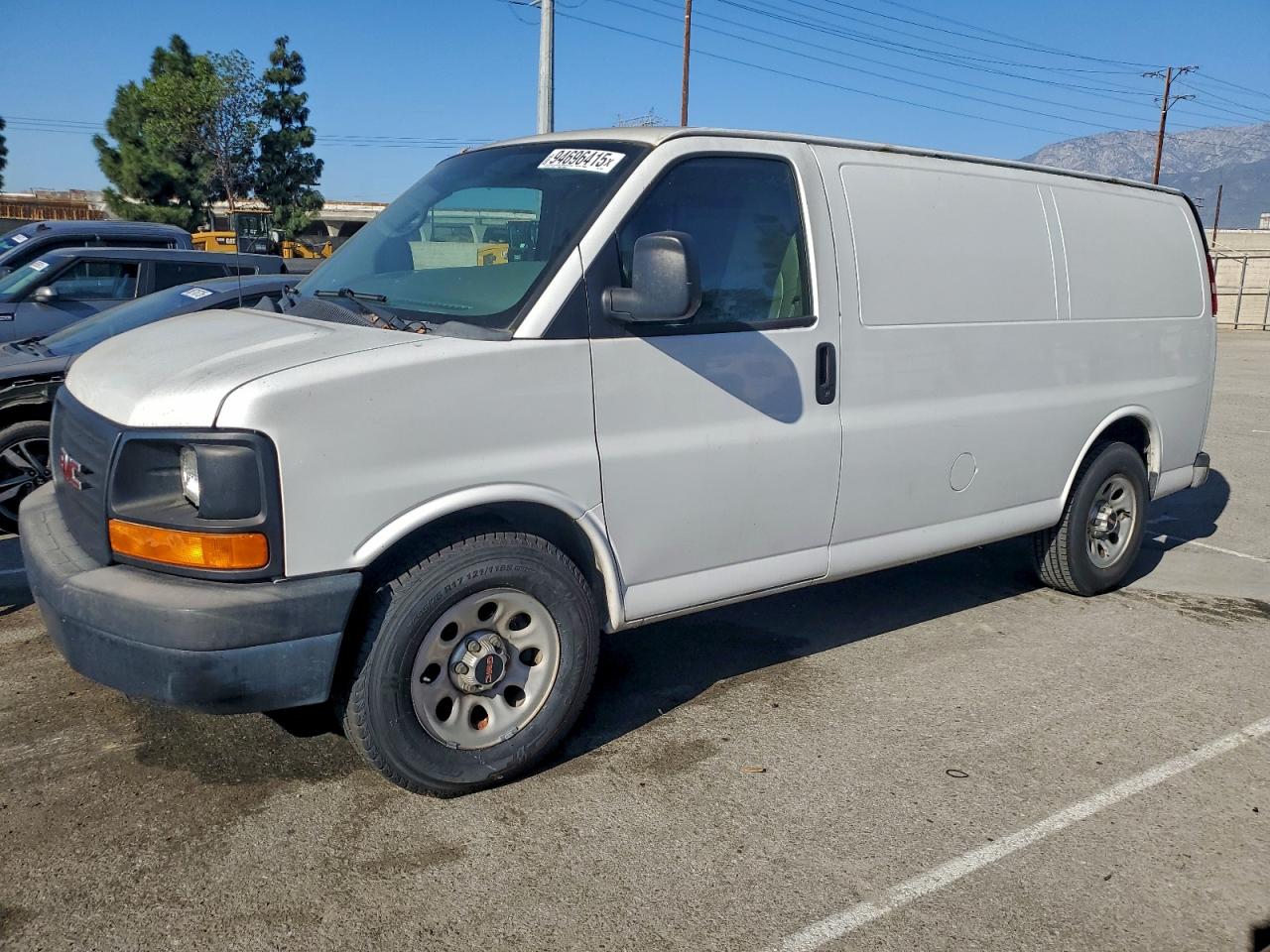 GMC Savana G1500 Image 1