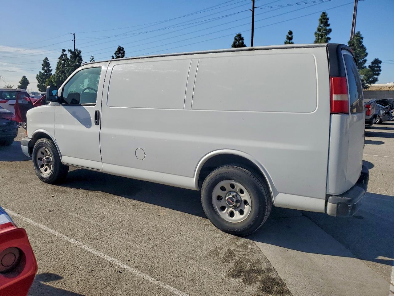 GMC Savana G1500 Image 5