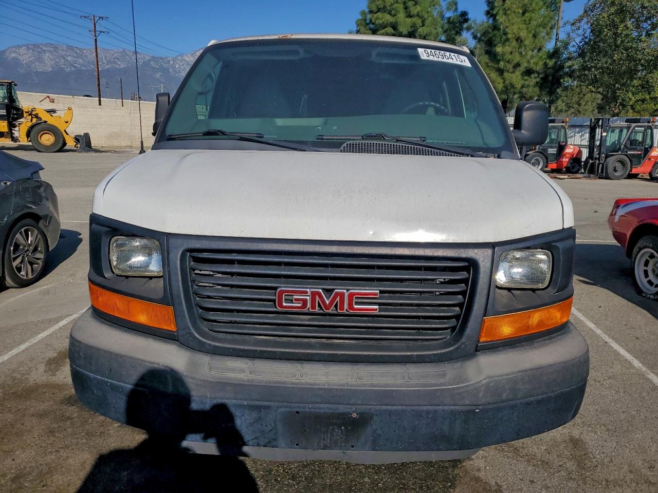 GMC Savana G1500 Image 3