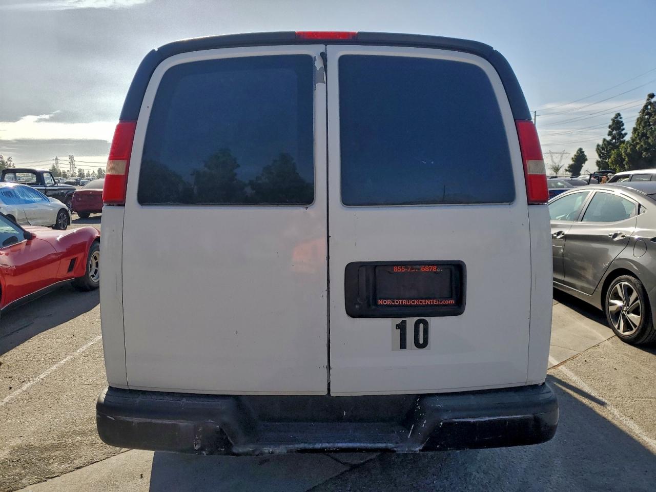 GMC Savana G1500 Image 11