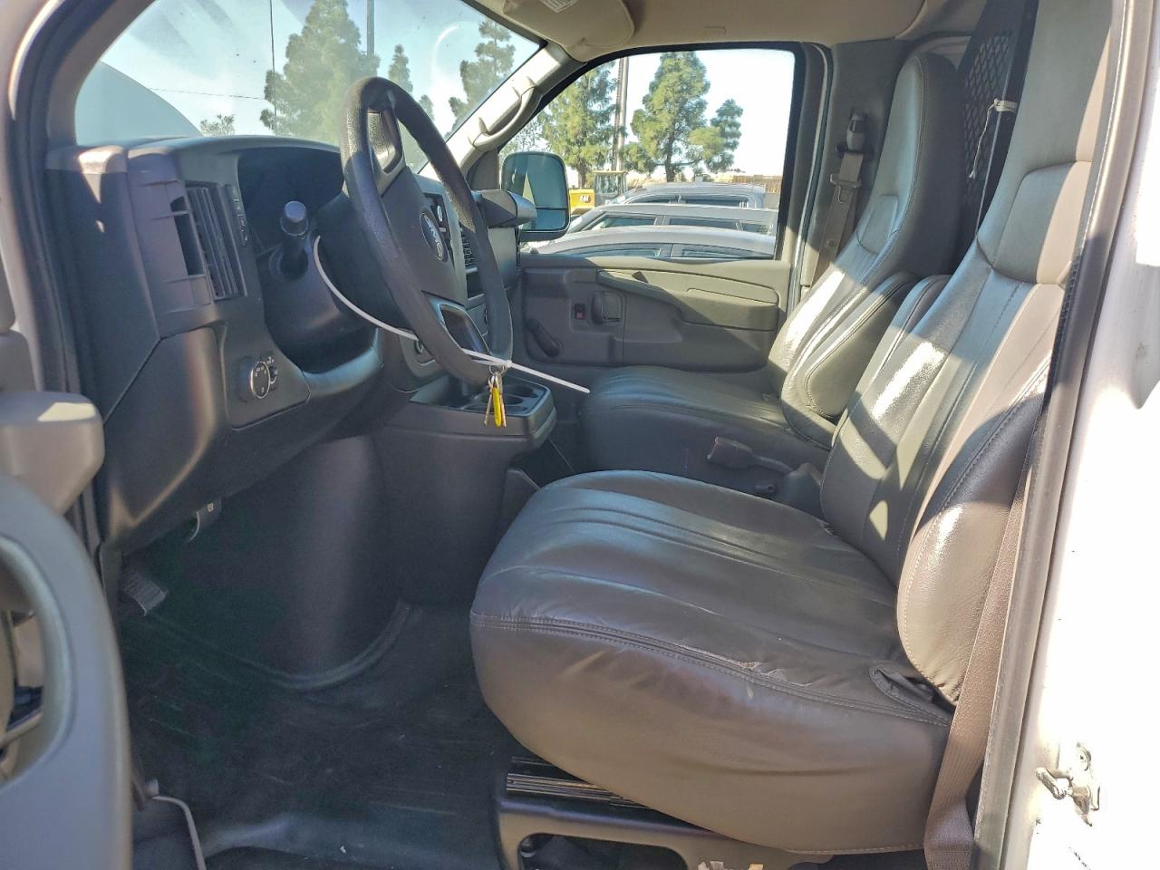 GMC Savana G1500 Image 6