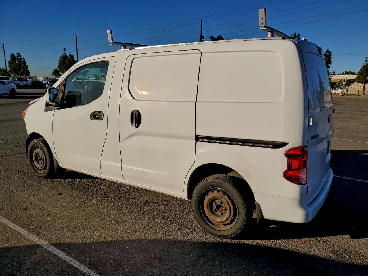 Nissan Nv 2.5s Image 2
