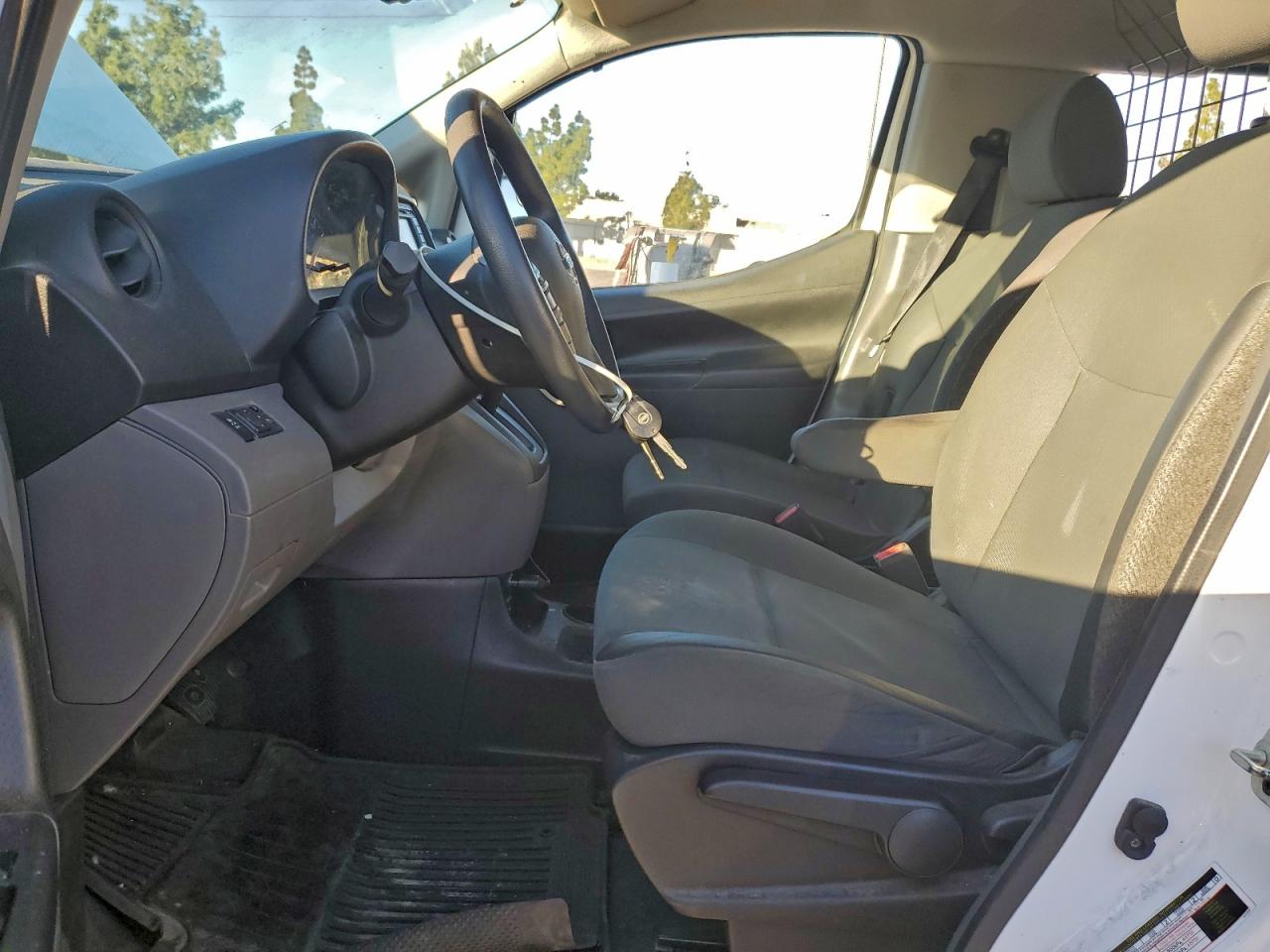 Nissan Nv 2.5s Image 6