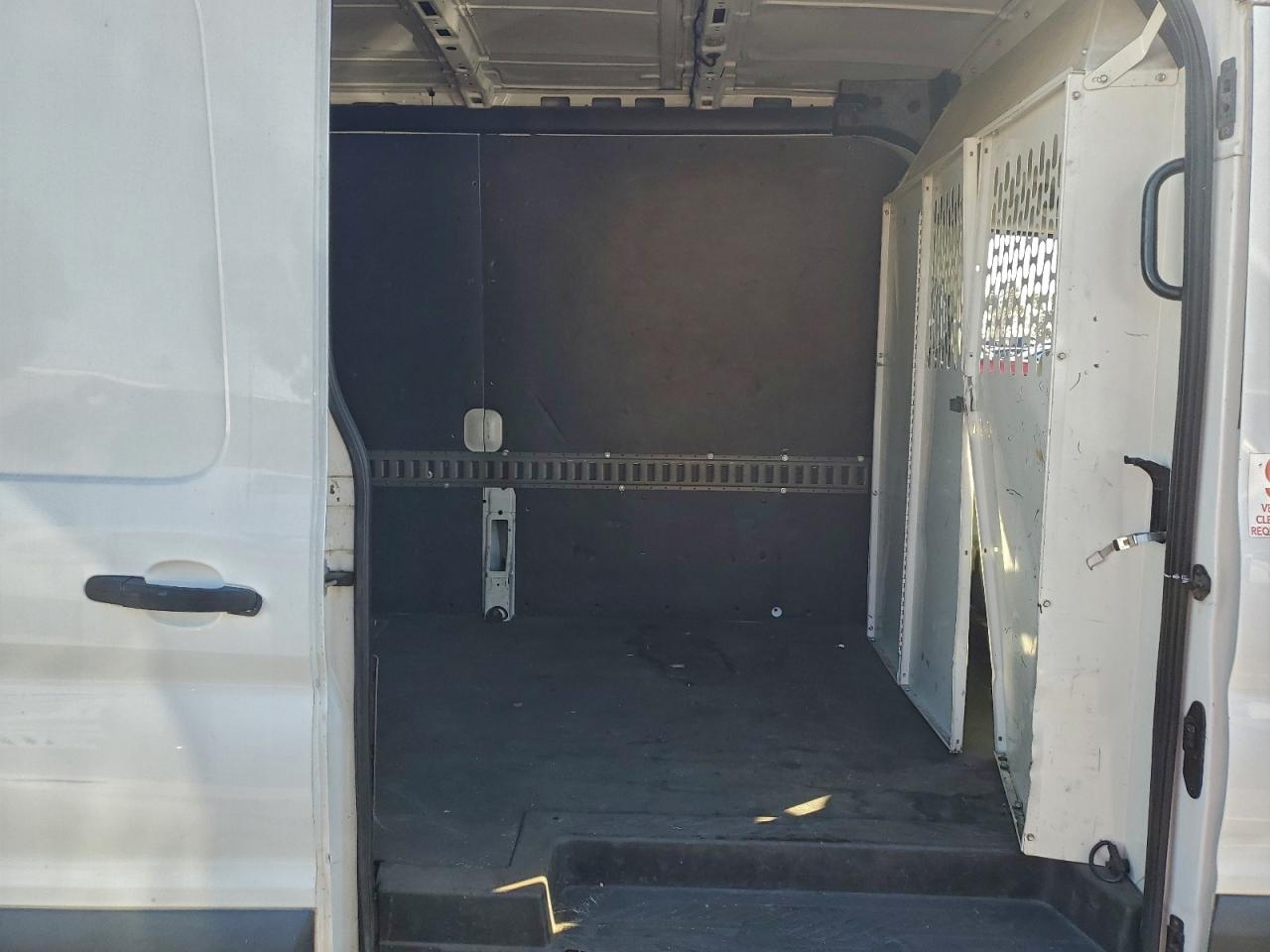 Ford Transit T-150 Image 9