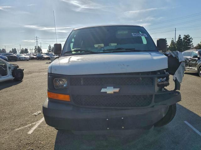 Chevrolet Express Image 2