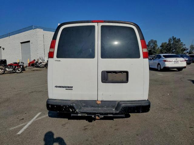 Chevrolet Express Image 6