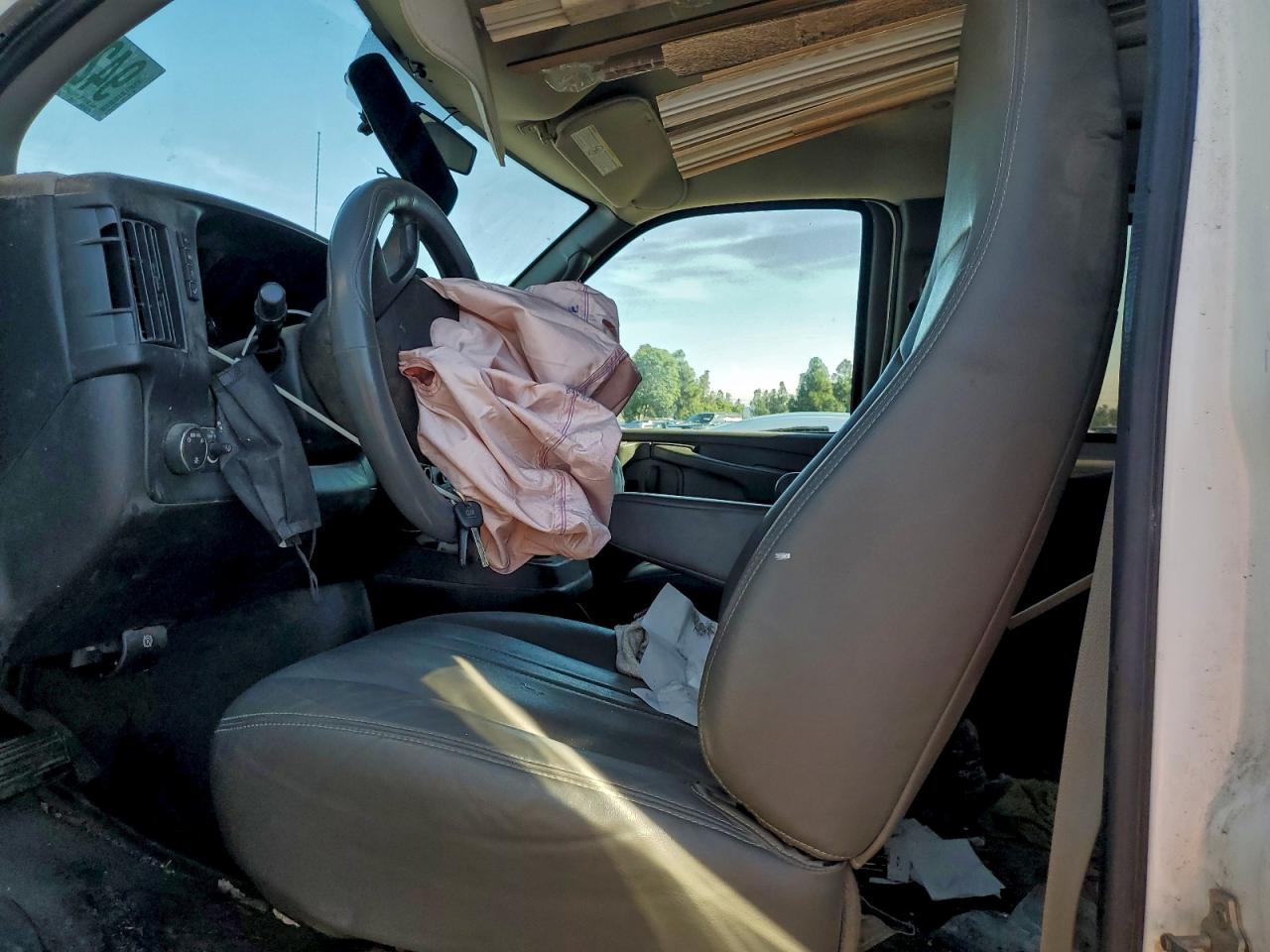 Chevrolet Express Image 8