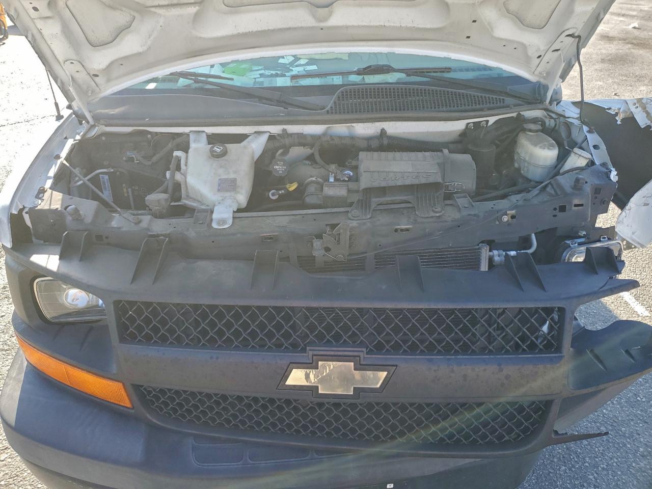 Chevrolet Express Image 12