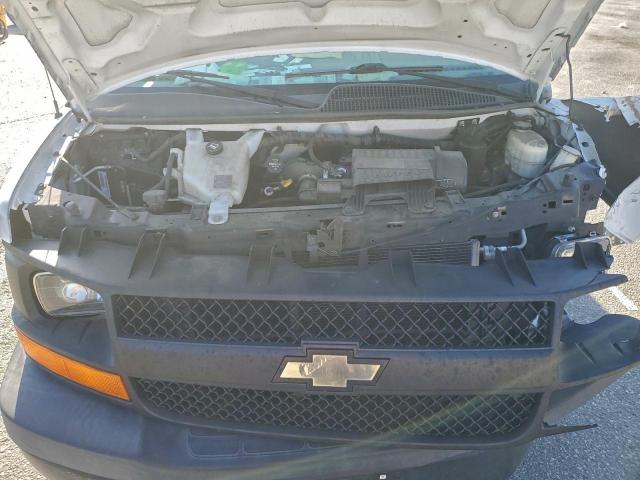 Chevrolet Express Image 12