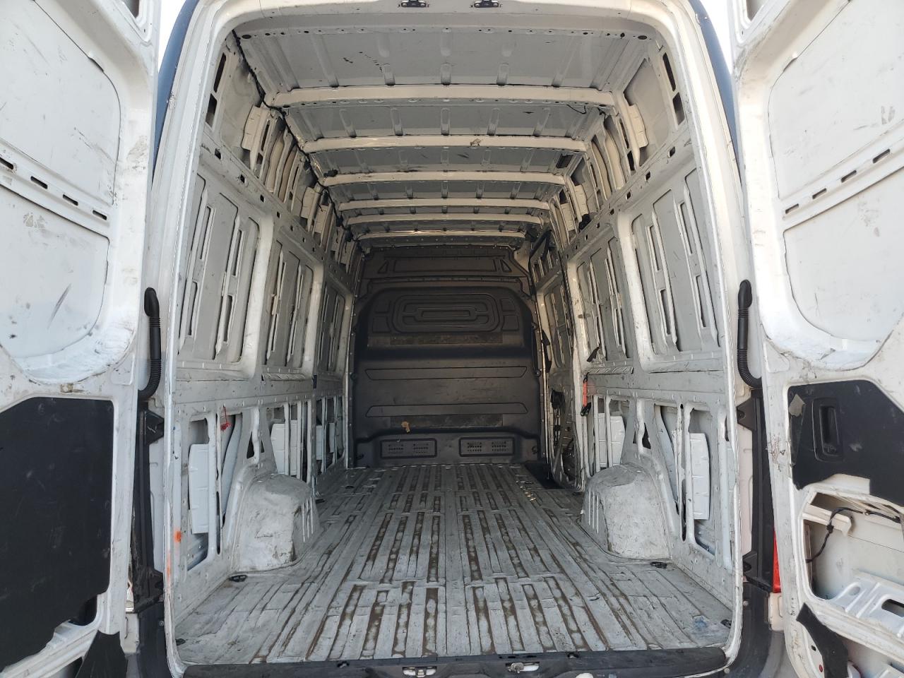 Mercedes-Benz Sprinter 2500/3500 Image 7