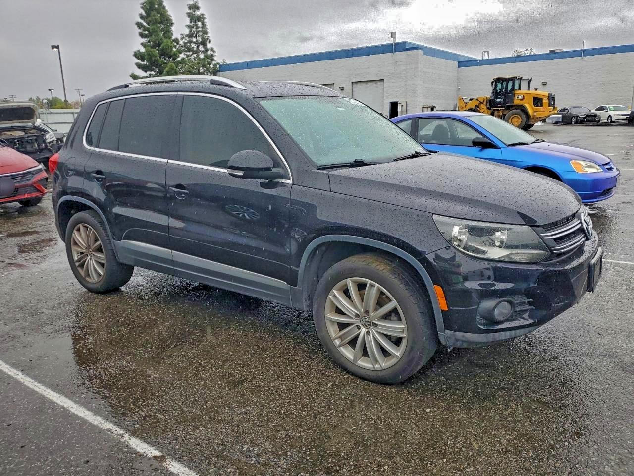 Volkswagen Tiguan S Image 2