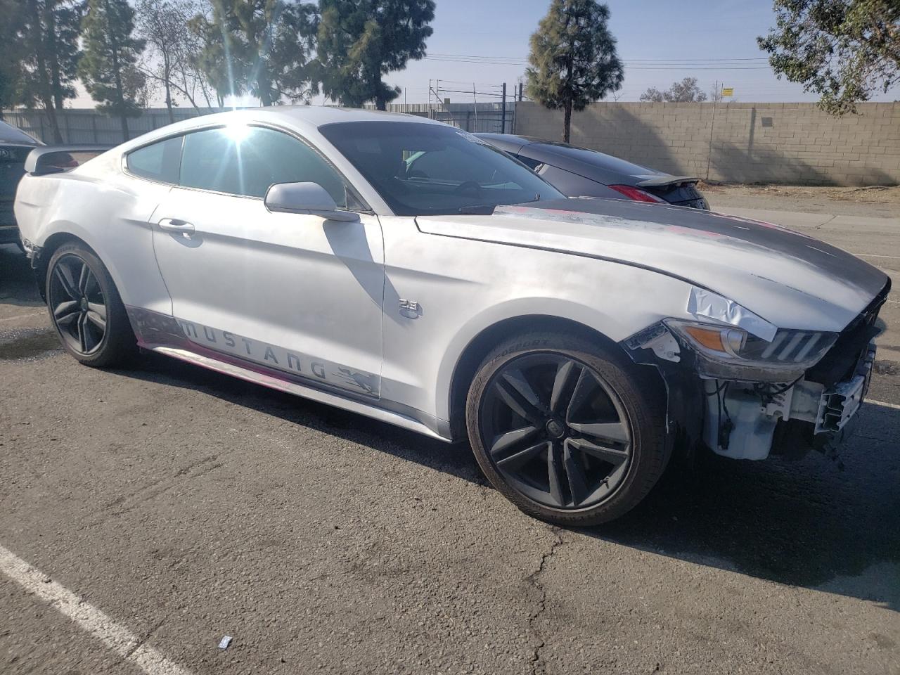 Ford Mustang Image 2