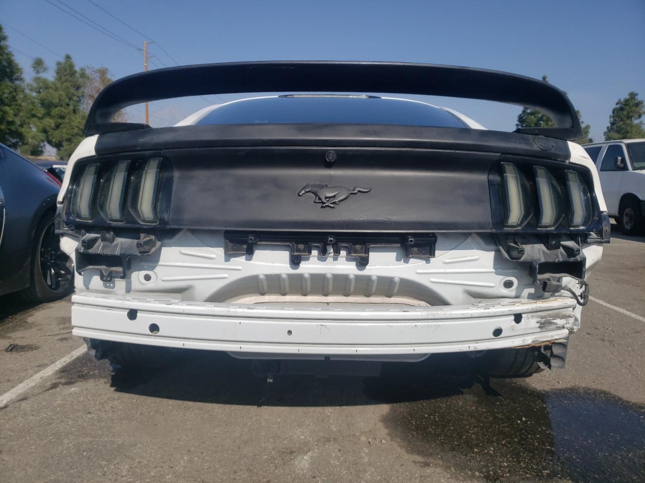 Ford Mustang Image 4