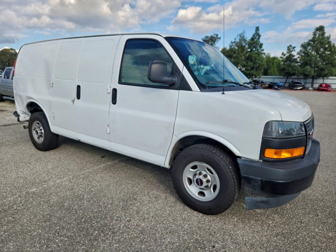 GMC Savana G2500 Image 7