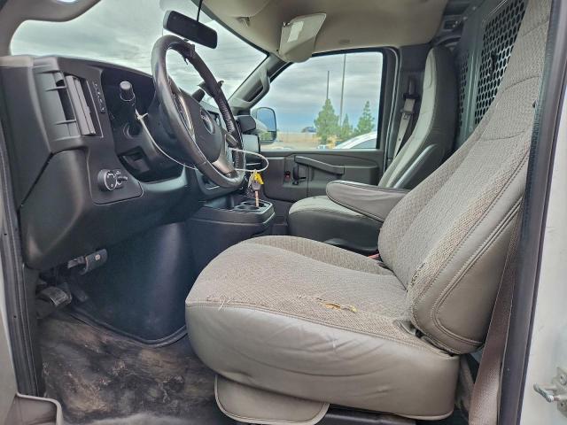 GMC Savana G2500 Image 3
