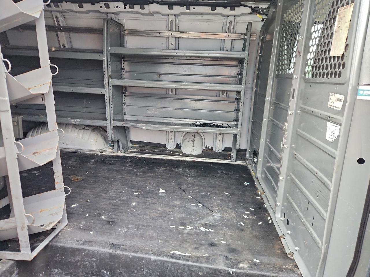 GMC Savana G2500 Image 5