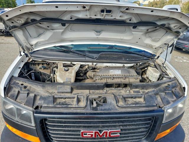 GMC Savana G2500 Image 11