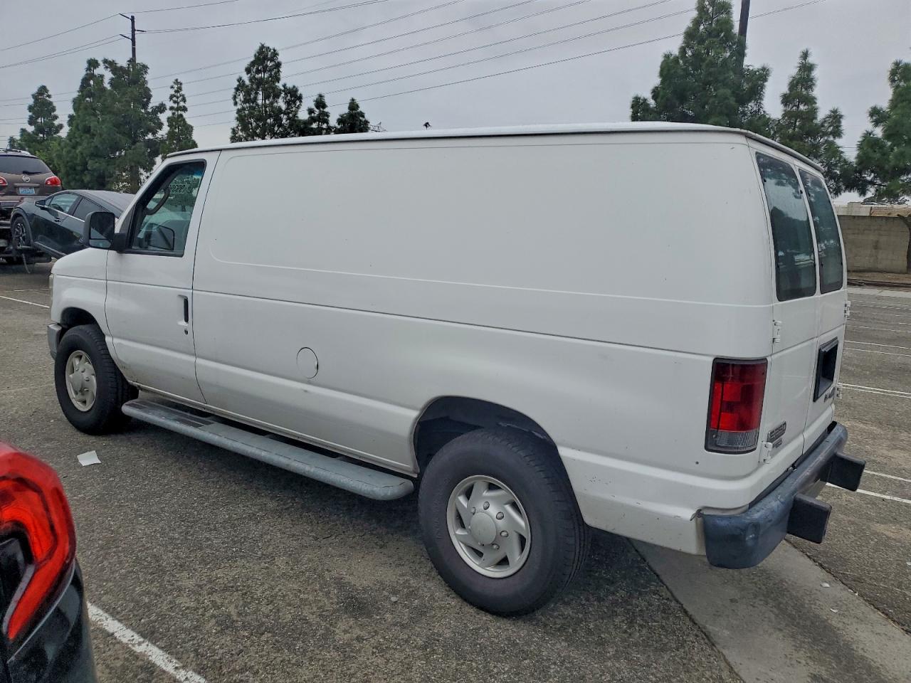 Ford E-250 E250 Van Image 2