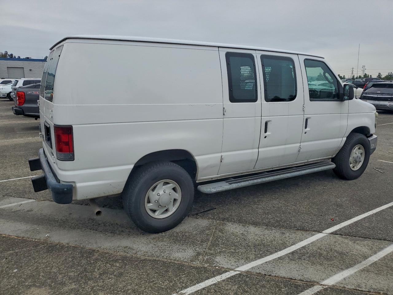 Ford E-250 E250 Van Image 11