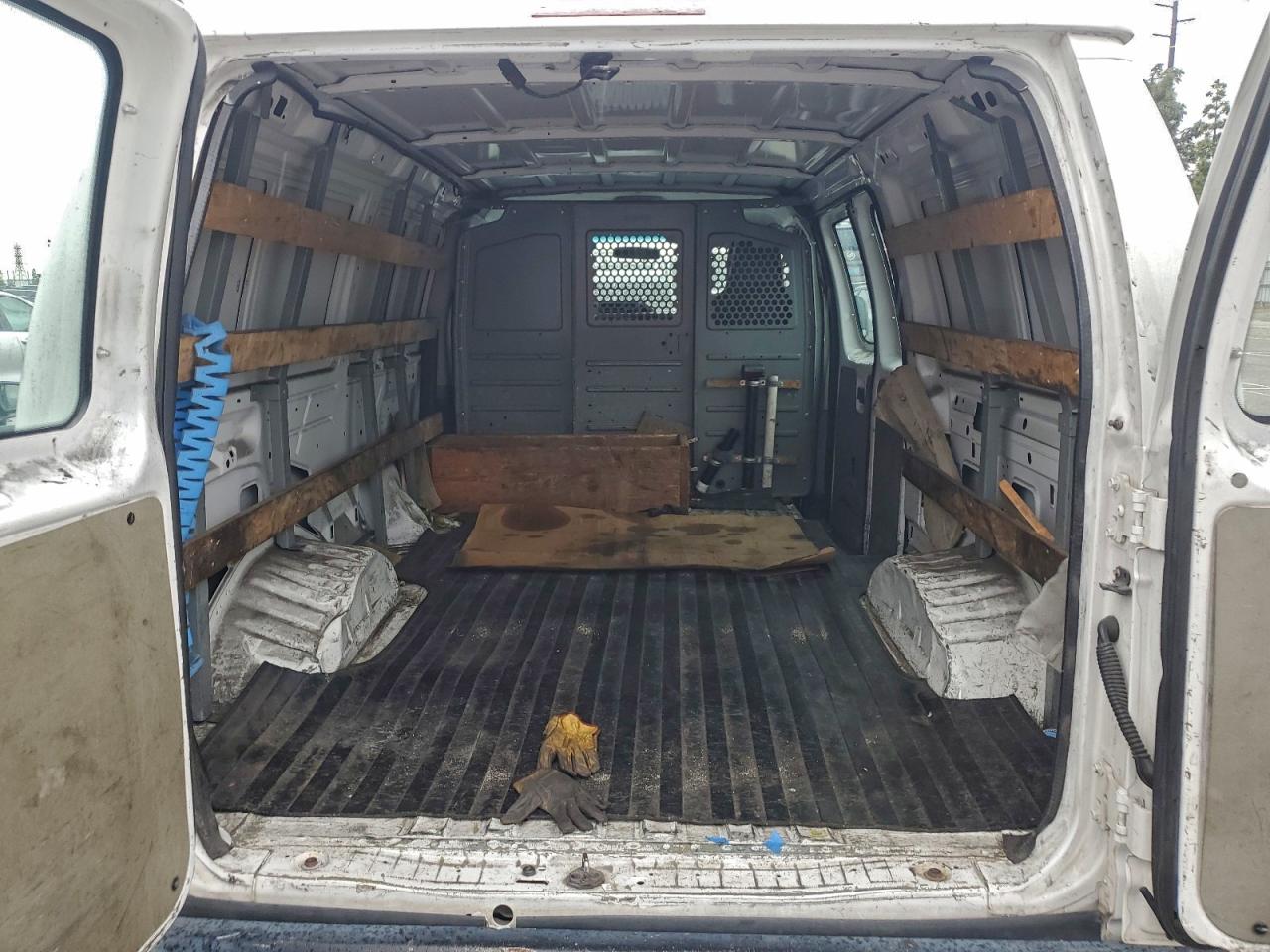 Ford E-250 E250 Van Image 6