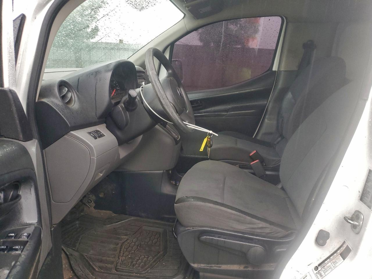 Nissan Nv 2.5s Image 3