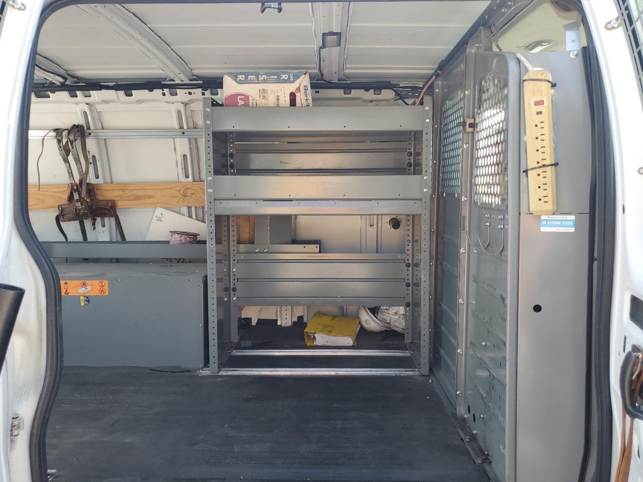 Chevrolet Express Image 12