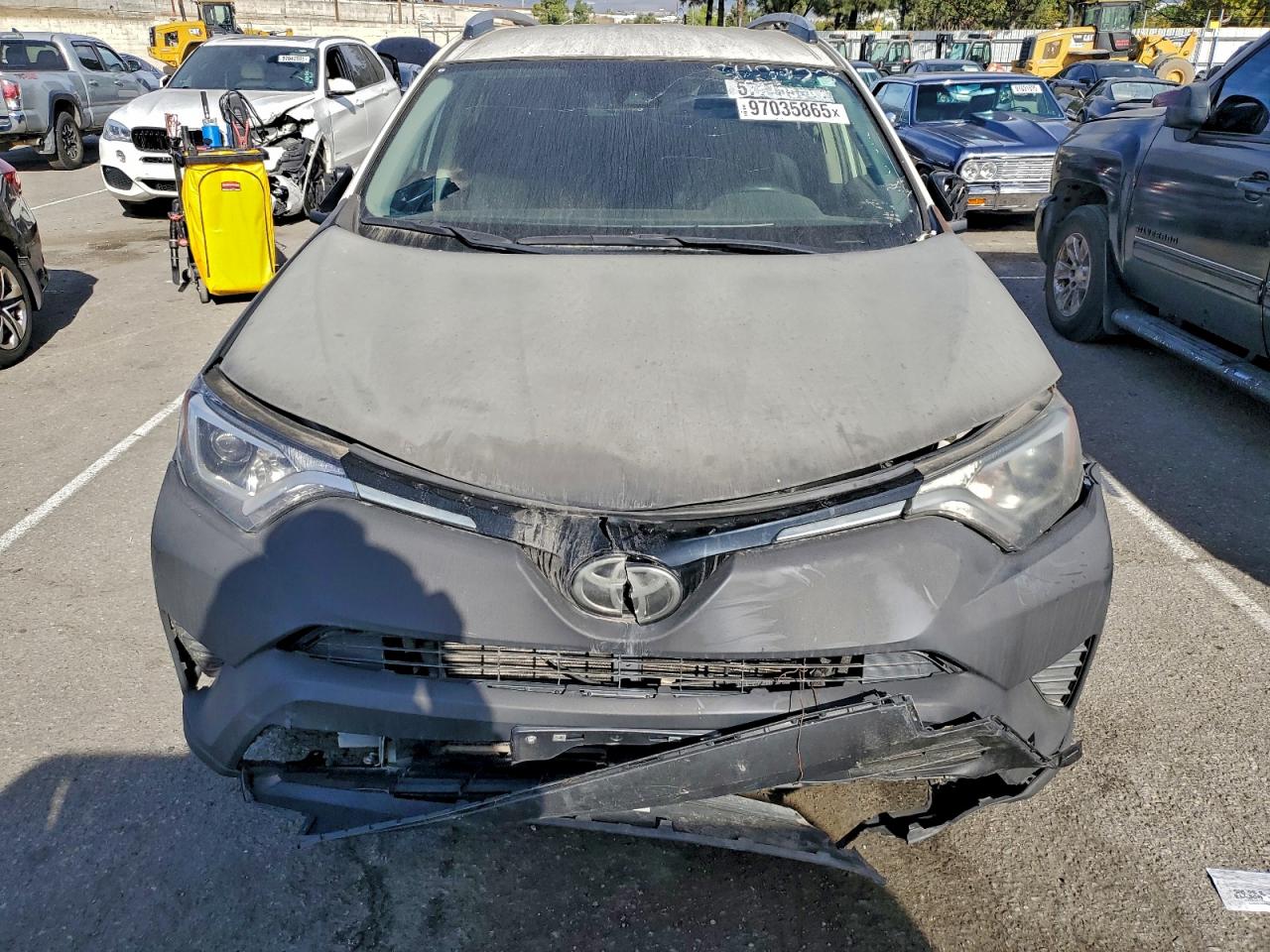 Toyota RAV4 Le Image 4