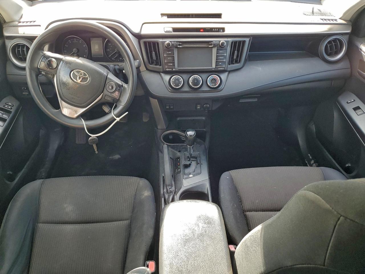 Toyota RAV4 Le Image 10