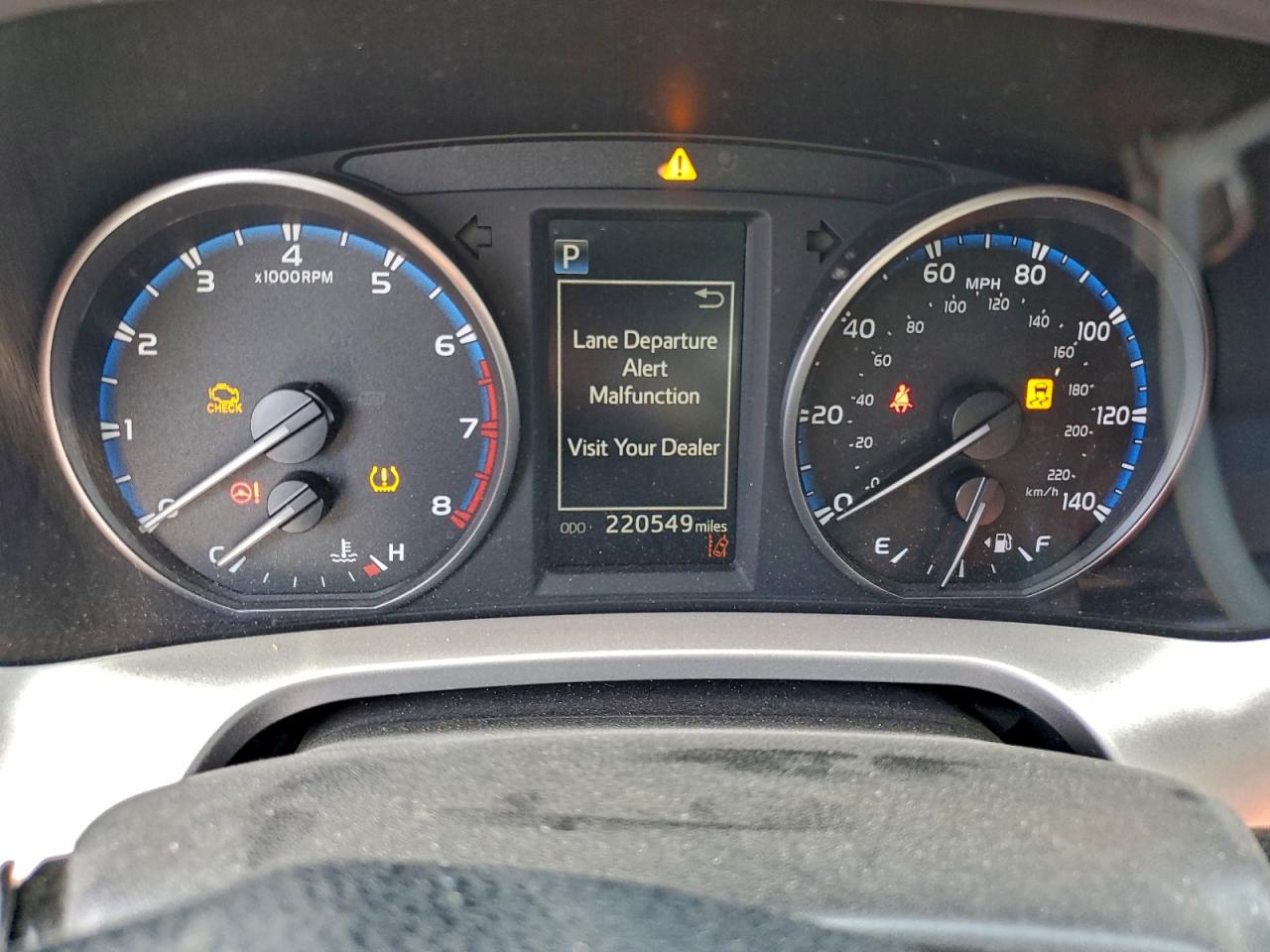 Toyota RAV4 Le Image 12