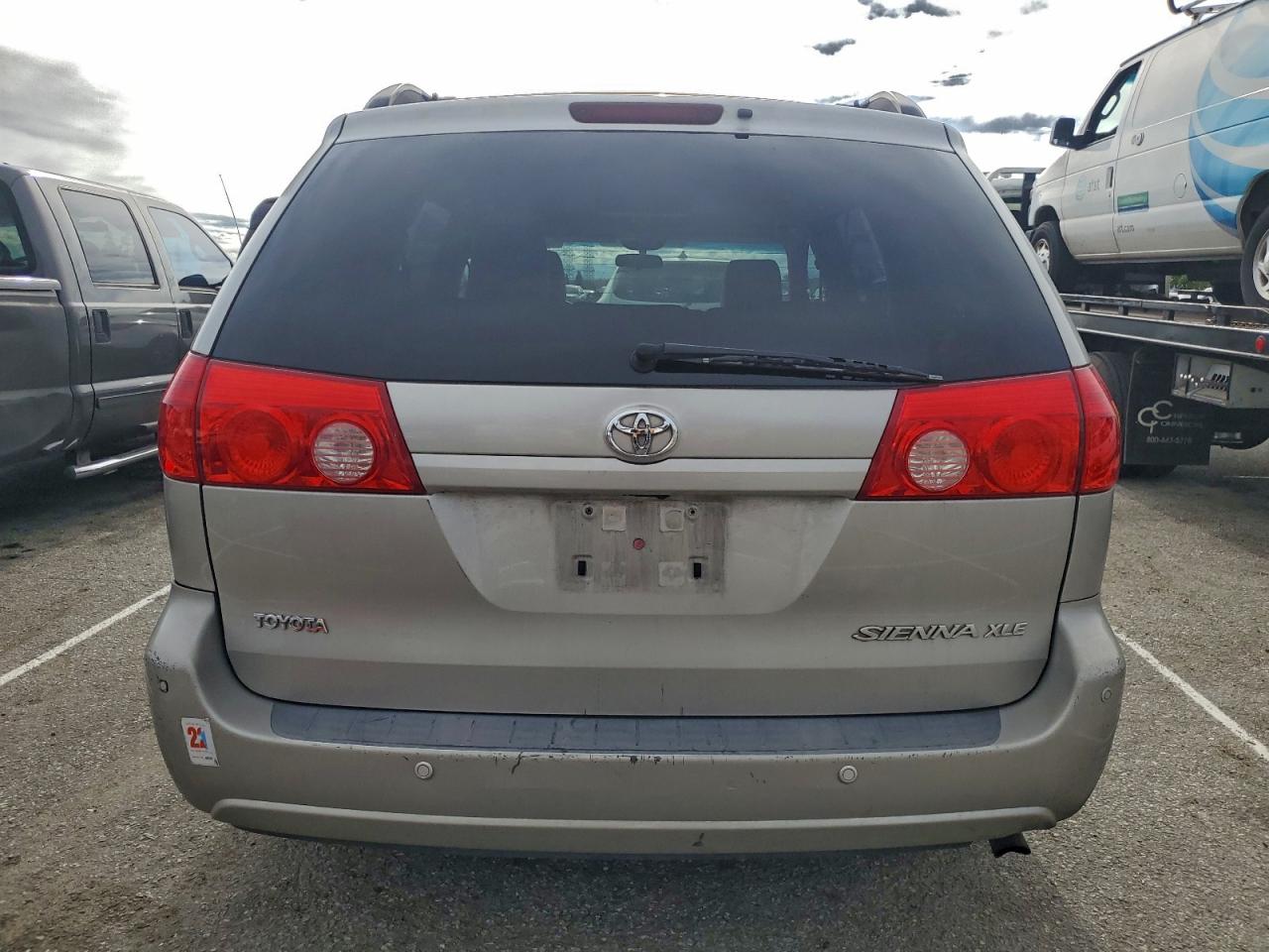 Toyota Sienna Xle Image 10