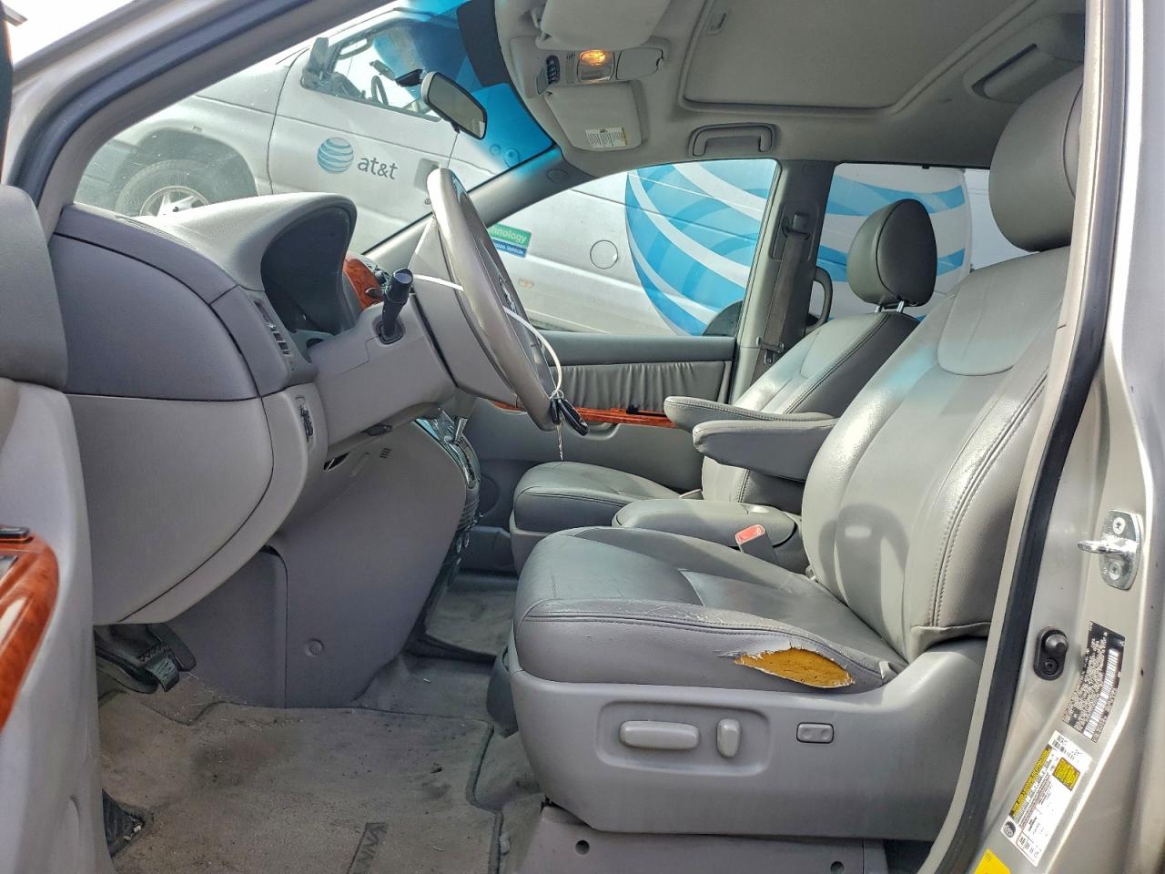Toyota Sienna Xle Image 2