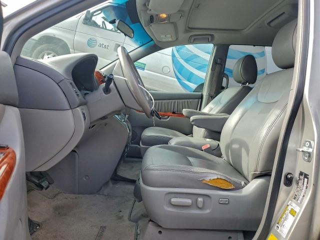 Toyota Sienna Xle Image 2