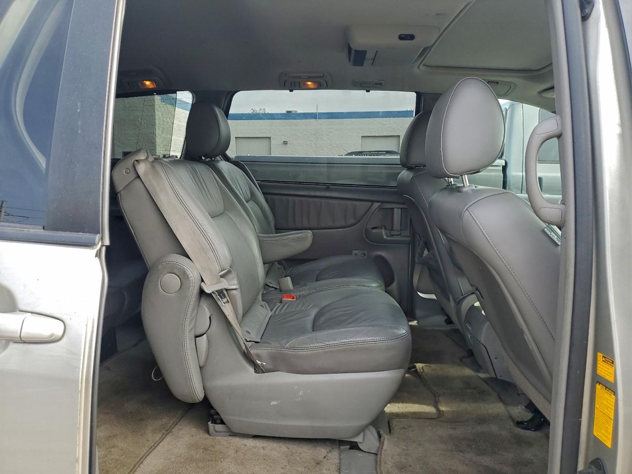 Toyota Sienna Xle Image 9