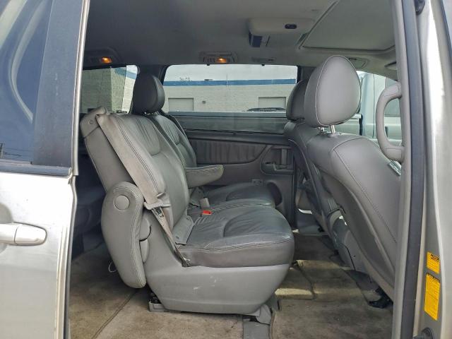 Toyota Sienna Xle Image 9