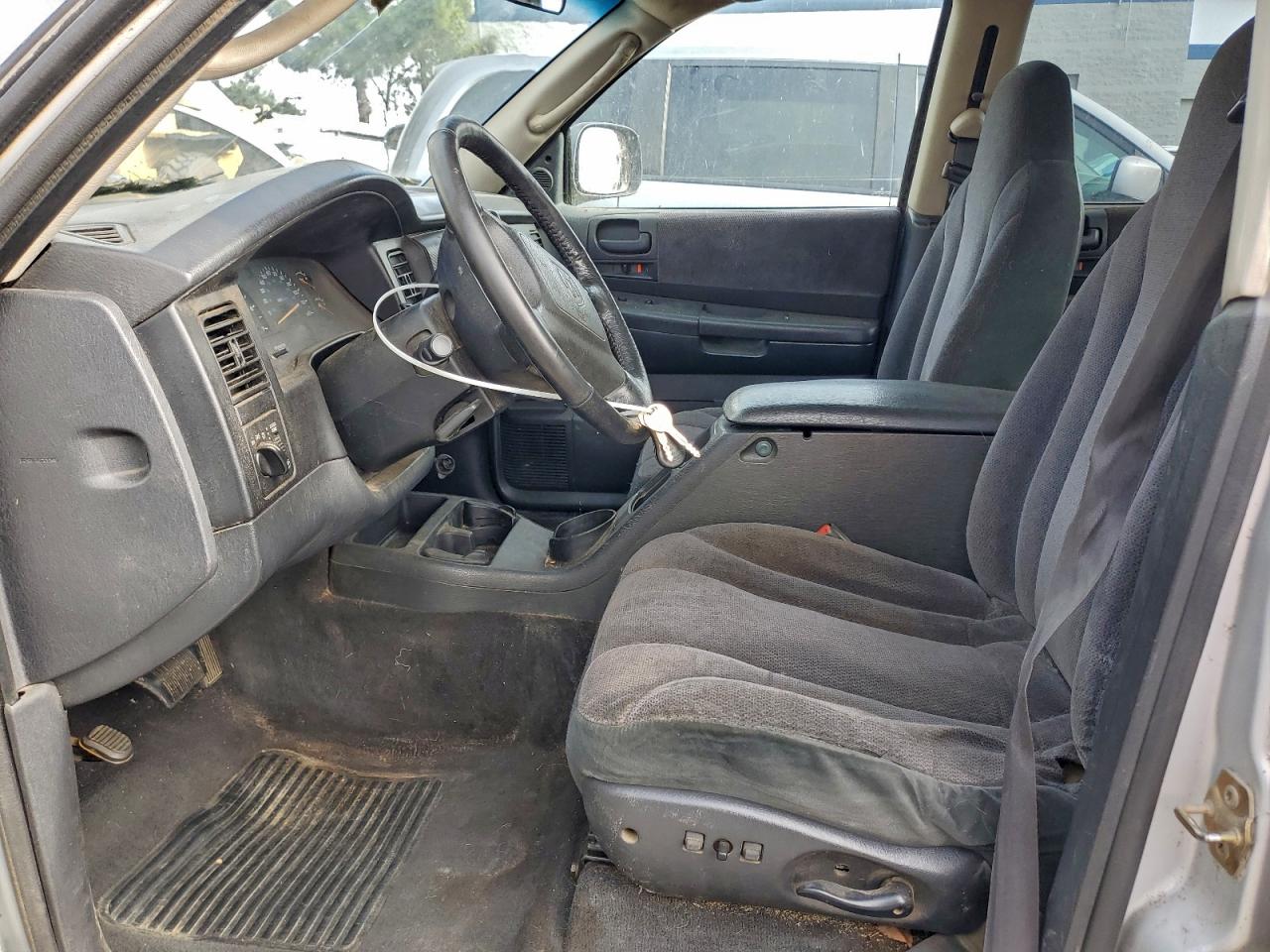 Dodge Dakota Quad Image 9